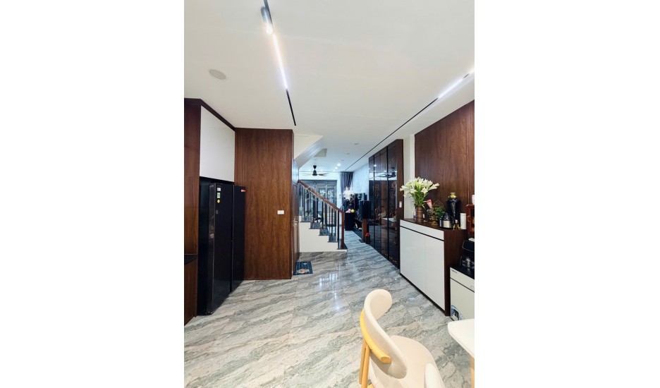 Bán nhà Nguyễn Văn Cừ, Long Biên 50m² x 5 tầng, phân lô, ô tô ở ngay. Dưới 10.9 tỷ